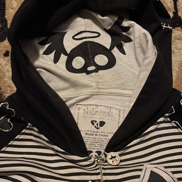 *ISO* Skelanimals Diego the Bat hoodie! ANY size, ANY condition! - Picture 2 of 2